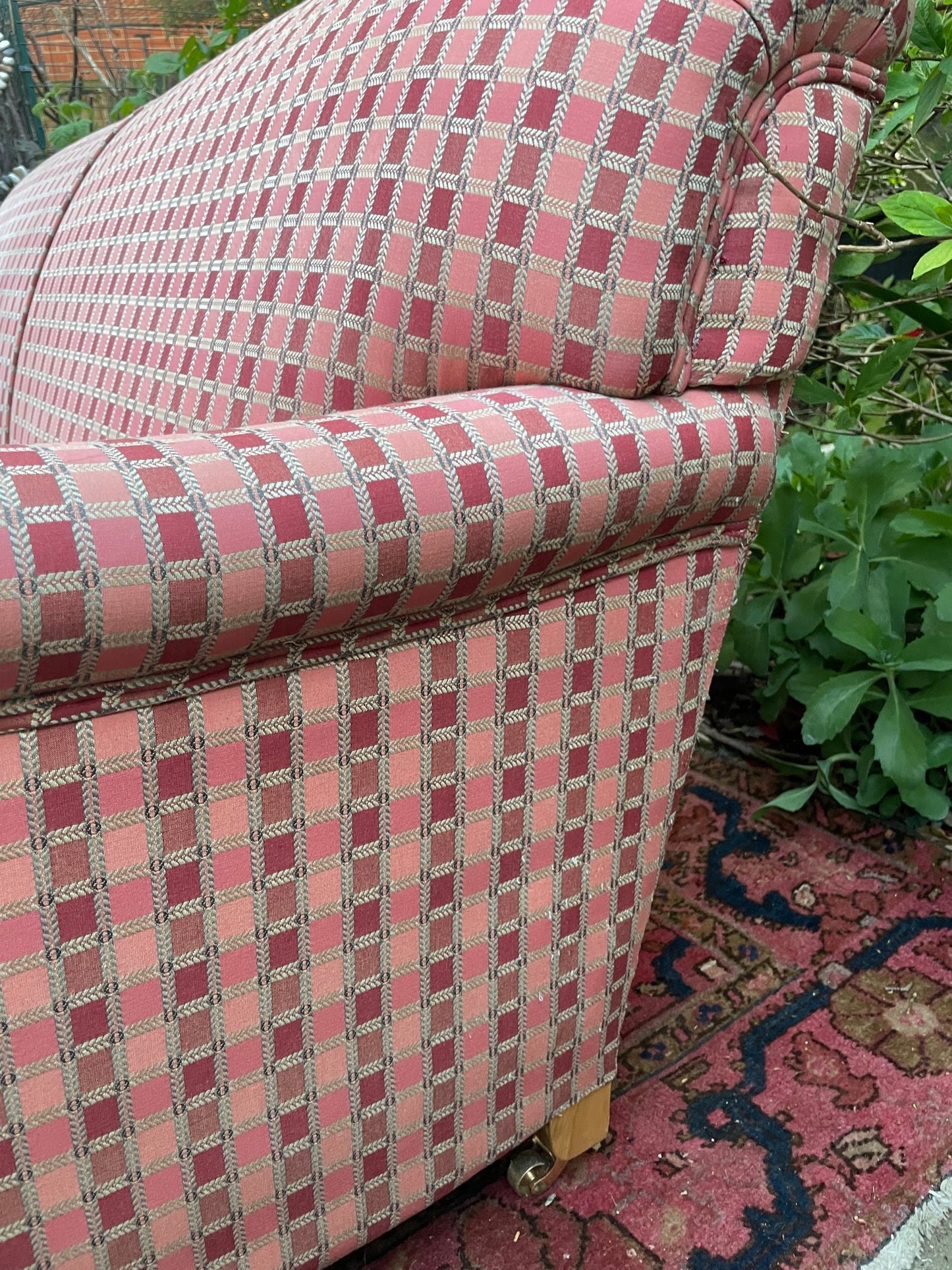 Howard style Pink sofa