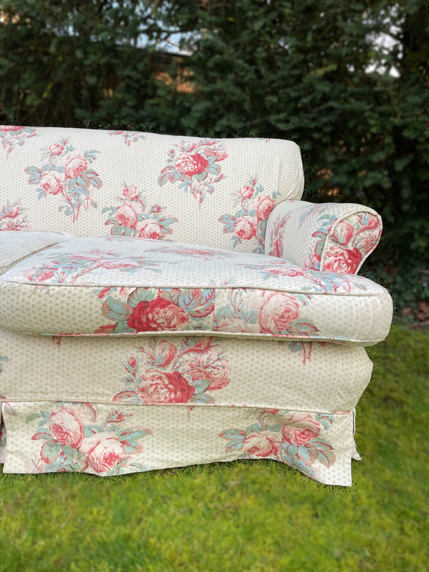 Colefax and Fowler ‘Old Rose’ sofa