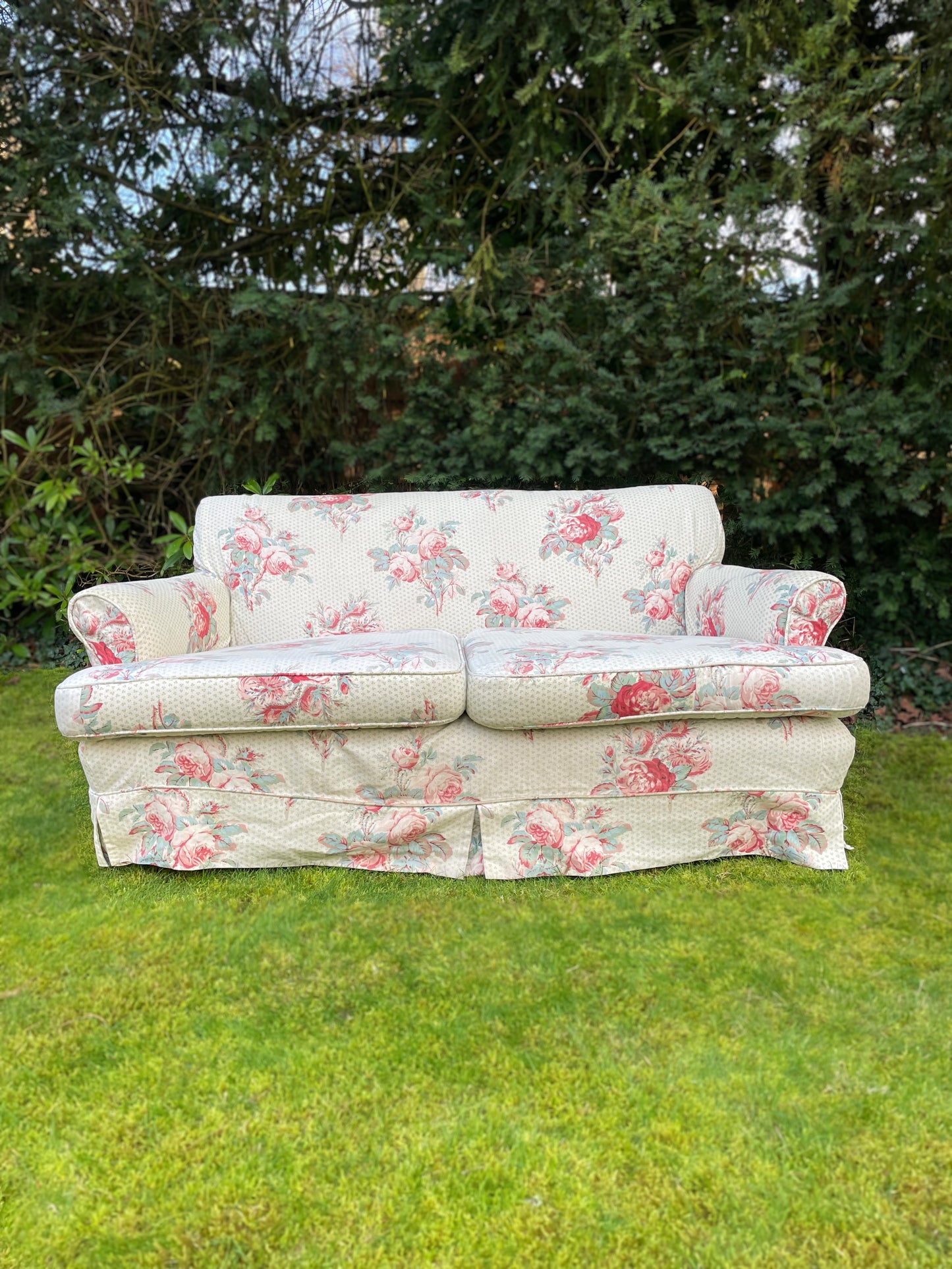 Colefax and Fowler ‘Old Rose’ sofa