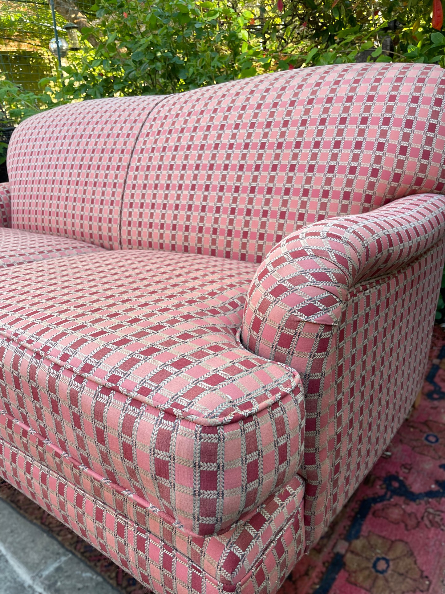 Howard style Pink sofa