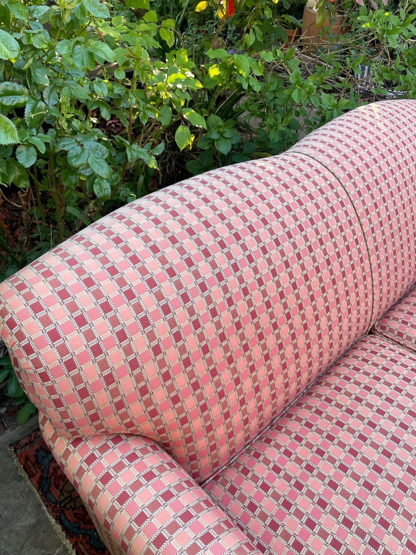 Howard style Pink sofa