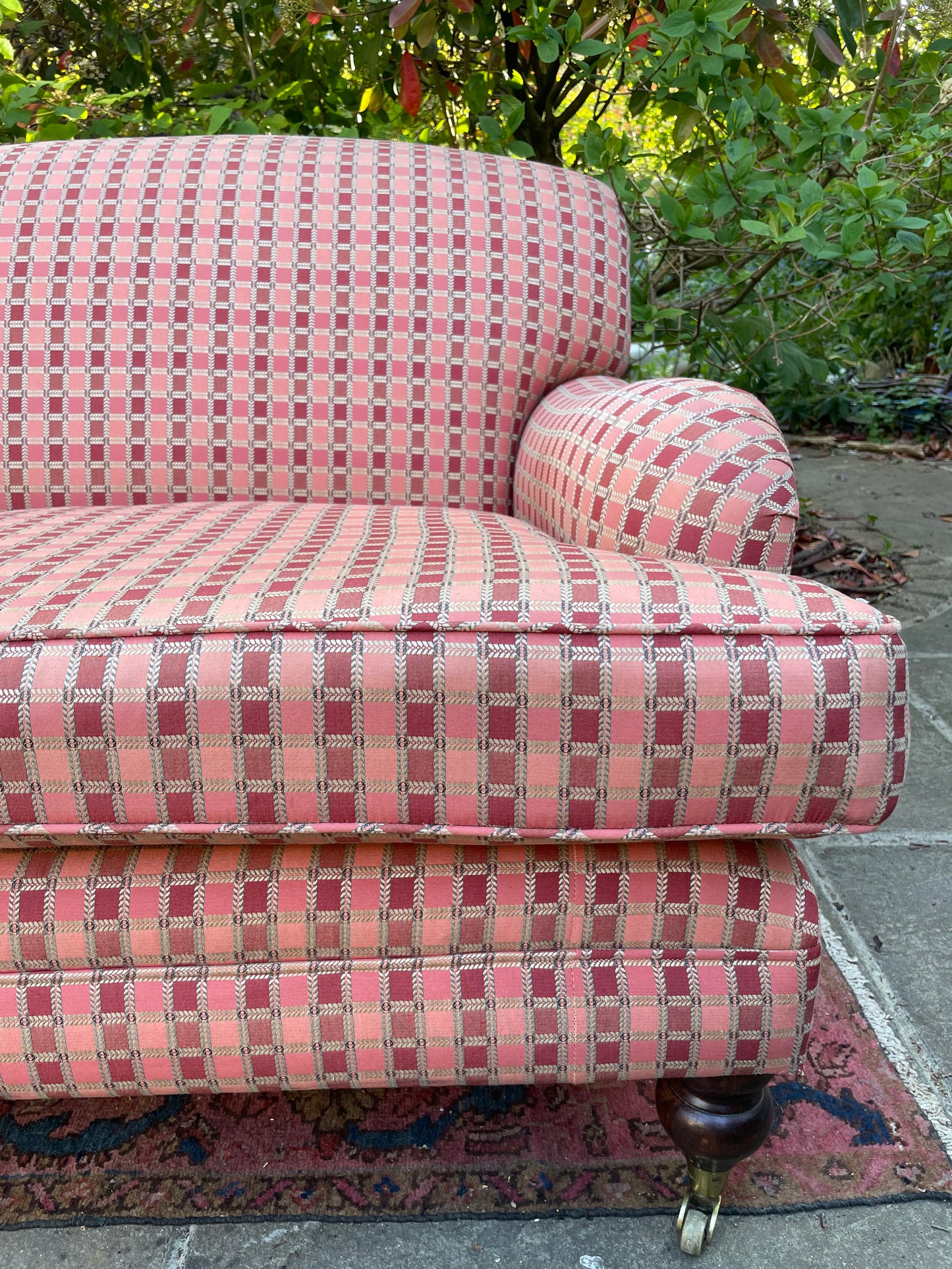 Howard style Pink sofa