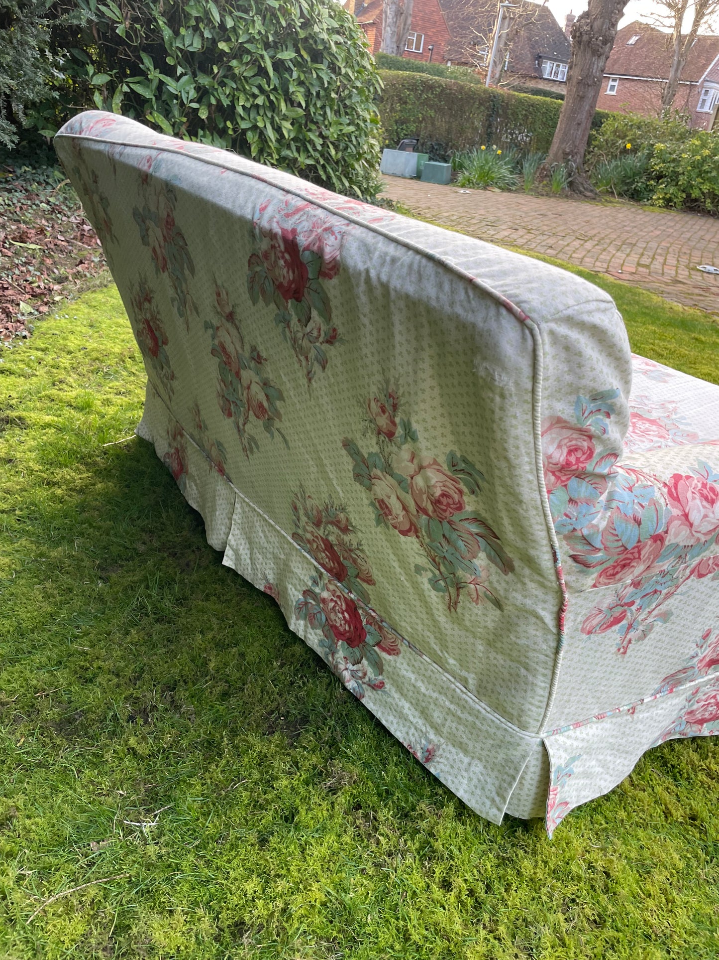 Colefax and Fowler ‘Old Rose’ sofa